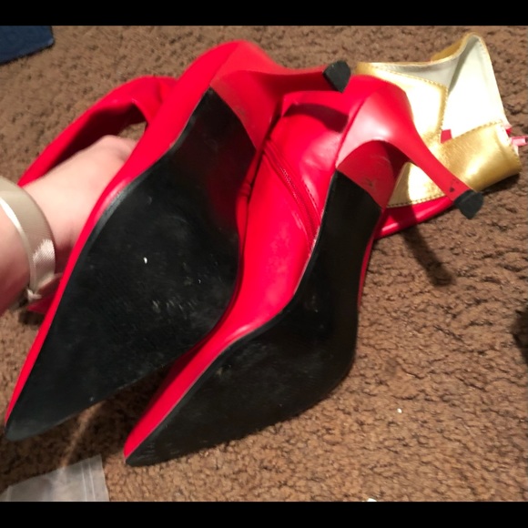 Wonder Woman High Heel Boots - Picture 2 of 2